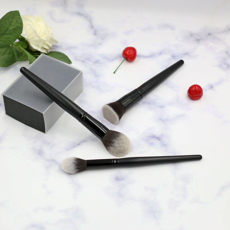 Shiny ferrule and matte black wood handle makeup brush set